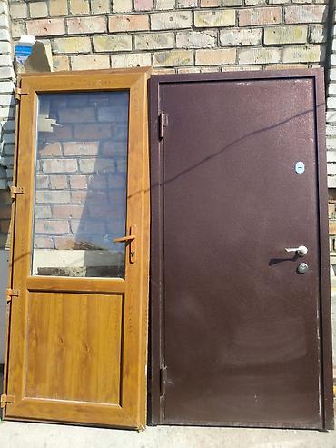 декоративные листы: Дверной комплект: металлическая входная дверь и остеклённая — 1