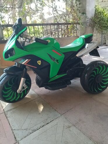 pedallı masin: Moto ela veziyet, az surulub. 12 yasa geder. iki motor ve iki