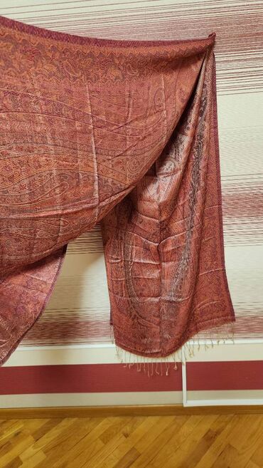 Baş geyimləri: Paşmina şarf Hindistandan hədiyyə olaraq alınmışdı. Ehtiyac olmadığı — 5