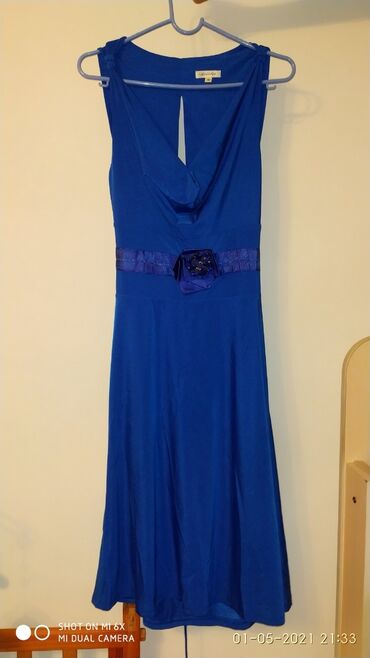 Повседневные платья: Синее лёгкое платье, чуть выше колен, спереди кочелькой сделано