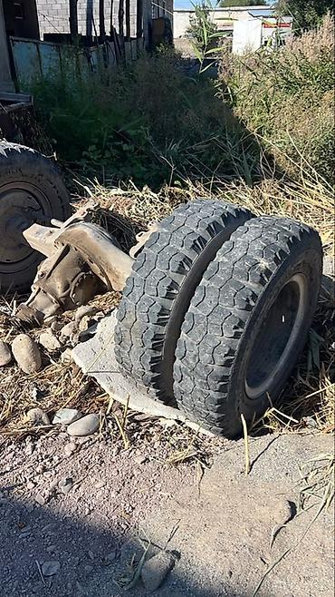 шина 14.00 24: Задний мост в сборе с парой двускатных колес для грузового автомобиля — 3