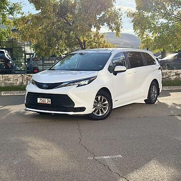 100: Toyota Sienna: 2021 г., 2.5 л, Вариатор, Гибрид, Минивэн — 2