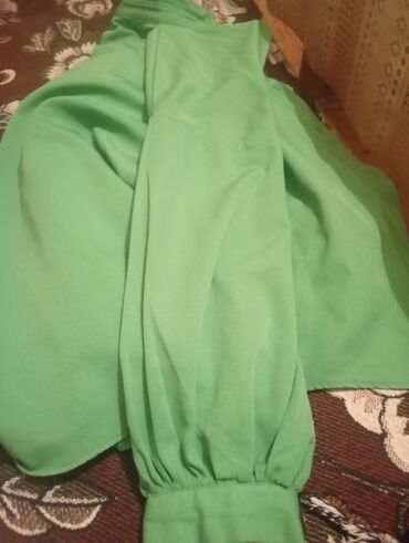 Dəstlər, kostyumlar: Qadın geyim dəsti – ayrı-ayrı hissələr şəklində 1) Ağ qısa uzunluqda — 7