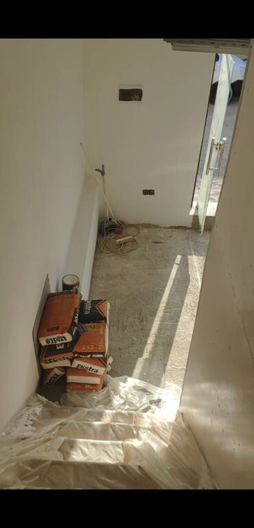 Mağazalar: Tam təmirli sanuzelli mətbəxi olan yaşayışlı ərazinin girişində — 6