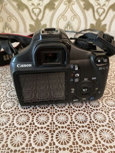 Canon EOS 1100D DSLR fotoaparatı yüksək keyfiyyətli şəkillər çəkmək
