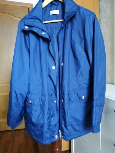 мужской тренч бишкек: Куртки-плащи с капюшоном. б/у в хорошем состоянии: Синяя разм. 48,50