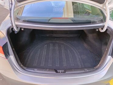 Hyundai: Hyundai Elantra: 1.8 l | 2011 il Sedan — 12