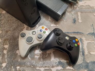 Xbox 360: Xbox360 120gb в комплекте все провода 1 геймпад второй в плохом