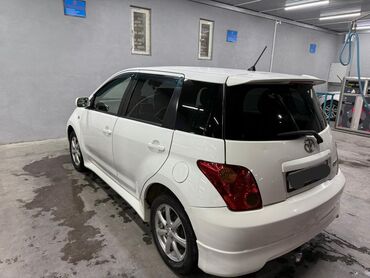 Toyota: Toyota ist: 2002 г., 1.3 л, Автомат, Бензин, Хэтчбэк