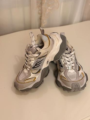balenciaga: Məhsul: Balenciaga idman ayaqqabısı (snikers) Model: Track üslubunda — 3