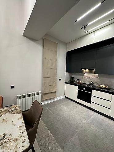 Продажа коттеджей и домов: Предлагается к продаже двухэтажный дом, расположенный в ж/м Ынтымак — 9