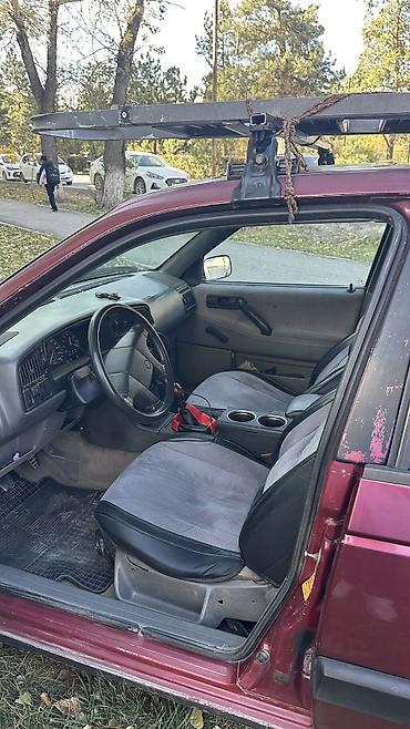 обмен с моей доплатой: Volkswagen Passat: 1988 г., 1.8 л, Механика, Бензин, Седан — 5