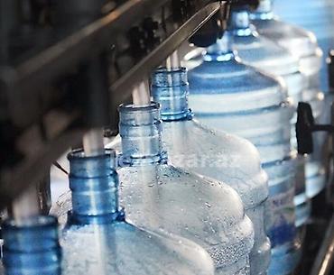 İstehsal avadanlığı: Sənaye tipli 18.9 litrlik bidonlar üçün tam avtomatik su doldurma — 1