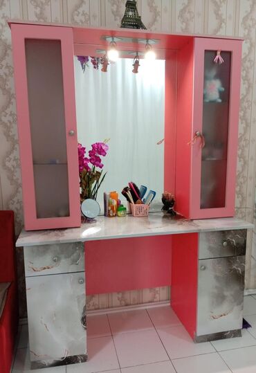 Salon masaları: Nigar3. Salon güzgüsü satılır 70 azn. Ünvan qara qareyev