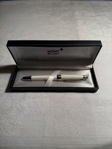 3d qələmi: Montblanc pen На кончике корпуса гравировка с изображение массива горы