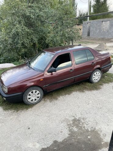 Volkswagen: Volkswagen Vento: 1993 г., 1.8 л, Механика, Бензин, Седан