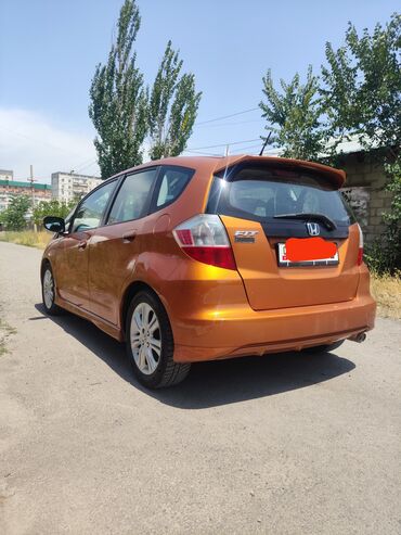 срочная продажа авто по низким ценам: Honda Fit: 2010 г., 1.5 л, Автомат, Бензин, Хэтчбэк