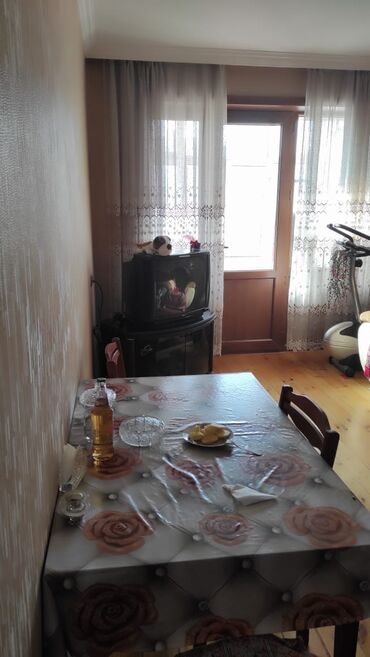 Uzunmüddətli kirayə mənzillər: Salam 7/24 zeng ve vassap aktivdi ev uzunmuddetii kiraye verilir — 9