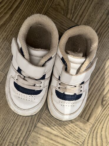 Детская обувь: Срочно продается фирменные оригинал кроссовки от Zara, отличное