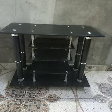 oyun manitoru: - TV və media üçün şkaf/stend - Rəng: qara, parlaq səth - Material — 1