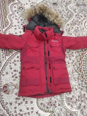 шапки новые зимние: Куртка зимняя на 8-10 лет, в идеальном состоянии с натуральным мехом