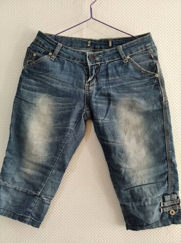 женские джинсы левайс: Күнүмдүк шортылар, Жынсы, Кыска модель, XS (EU 34), S (EU 36), M (EU 38)