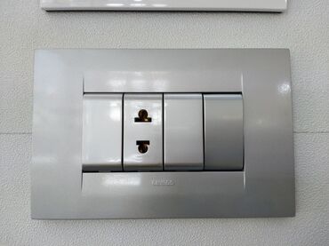 tek guzgu: Vimarko brendinə məxsus, gümüşü rəngdə, düzbucaqlı formalı elektrik