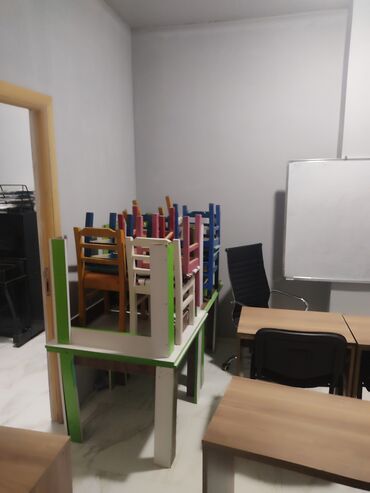 Boşqablar: Müxtəlif rənglərdə olan bu uşaq stulları dəsti uşaq otaqları, oyun