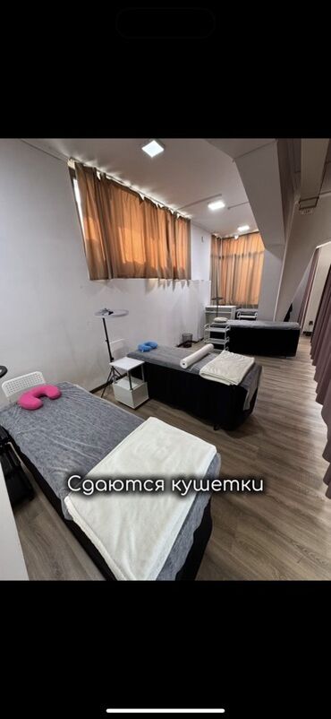аренда помещения шаурма: Сдаются рабочие места для бьюти‑мастеров (кушетки).В уютном салоне