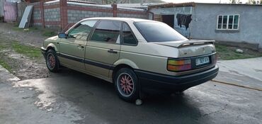 пасать б3: Volkswagen Passat: 1988 г., 1.8 л, Механика, Бензин, Седан
