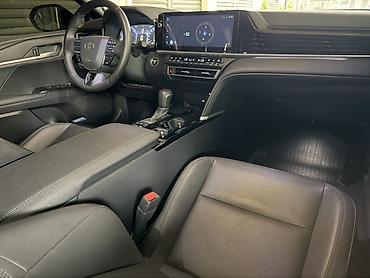 Транспорт: Toyota Camry: 2025 г., 2.5 л, Вариатор, Гибрид, Седан — 9