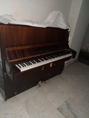 Barabanlar: Piano, Akustik