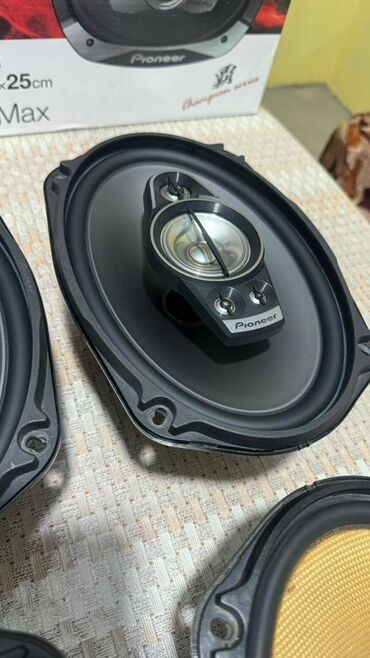 Dinamiklər və sabvuferlər: Avtomobil üçün tam audio sistemi Komponentlər: - Pioneer DEH-S5250BT — 5