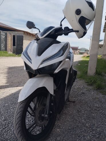 електро мабиль: Скутер Honda click 125cc 2024 года продаю срочно шлем в подарок.Про