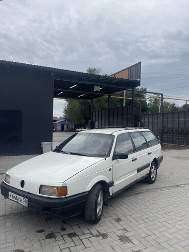 пасса: Volkswagen Passat: 1988 г., 1.8 л, Механика, Бензин, Универсал