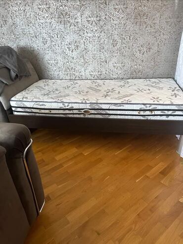 Yataq otağı dəstləri: Carpayi Cilek mobilyadan alinib. 150 azn. Olcu 90×2. Unvan Yasamal (F