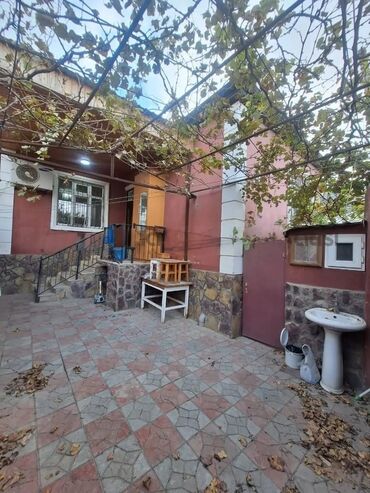 Həyət evləri və villaların satışı: 3 otaqlı, 1 kv. m, Orta təmir — 12