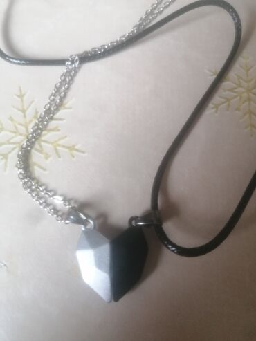 jakne za kisu zenske: Pendant necklace