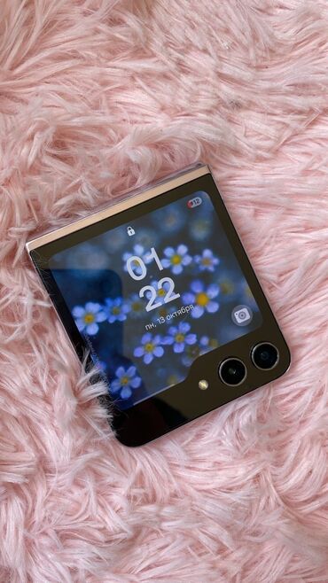 поко f: Samsung Galaxy Z Flip 5, Колдонулган, 256 ГБ, түсү - Кызгылт, 1 SIM, eSIM