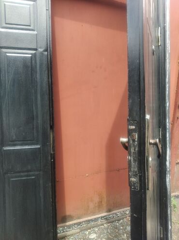 двери в рассрочку: Двер входной легкая железа2х створчатый .Размер:2.05*1.20м