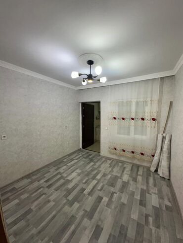 Həyət evləri və villaların satışı: Xırdalan şəhəri 119 nömrəli marşrutun astanovkasina yaxın ərazidə 1.7 — 6