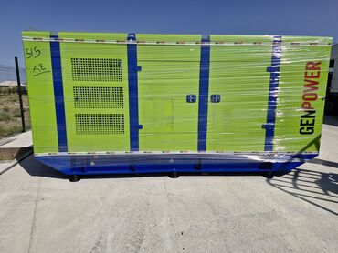 Generatorlar: Yaşıl və göy rəngli Genpower dizel generatoru. Elektrik enerjisi tələb — 6