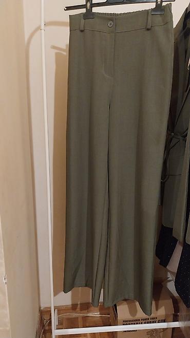 vogeli sakoi: Damski komplet – sako i pantalone, brend Peafowl, maslinasto zelena — 2