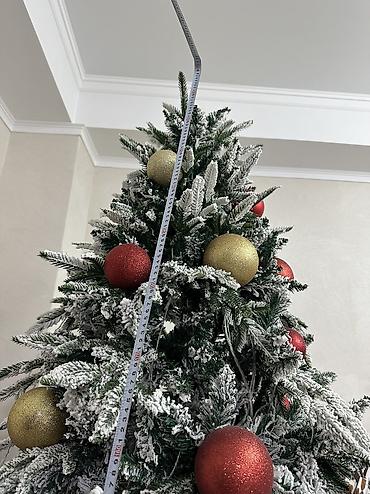 свечи для романтики: 🎄 Продам заснеженную ёлку с игрушками! ✨ Высота — 2,4 м ❄️ Красиво — 3