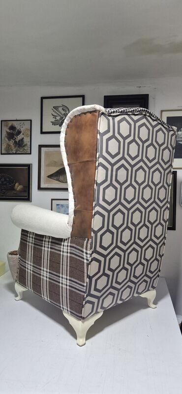 Fotelje: Fotelja sa visokim naslonom i raznolikim presvlakama kombinuje — 4