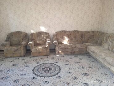 солнечный отопление: Мягкий гарнитур для гостиной: угловой диван + 2 кресла Состав: -