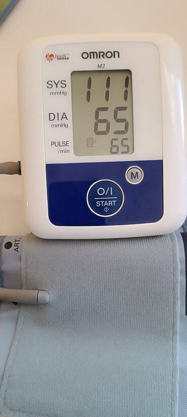 elektron qizdirma olcen: Omron M2 qan təzyiqi ölçən cihazı. Avtomatik şişmə və ölçmə