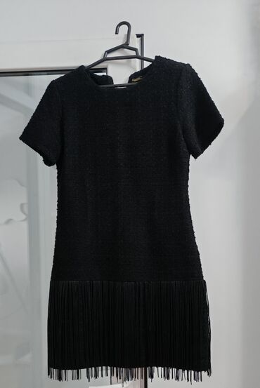 купить вечернее платье в баку: Qara qısa don – zərif püsküllü - Rəng: klassik qara - Model: düz