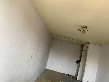 квартира продажа ош: 1 бөлмө, 18 кв. м, Жатакана жана мейманкана түрүндө, 4 кабат, Эски ремонт