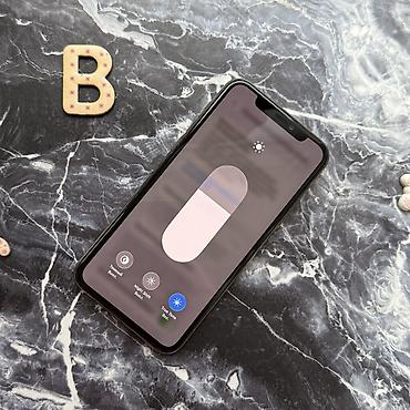 Apple iPhone: IPhone 11 Pro, Б/у, 256 ГБ, Чехол, 77 % — 4